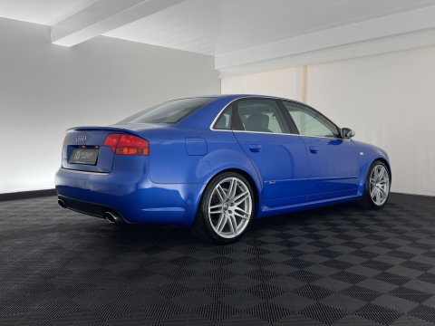 Audi A4 Limousine 4.2 V8 RS 4 Quattro