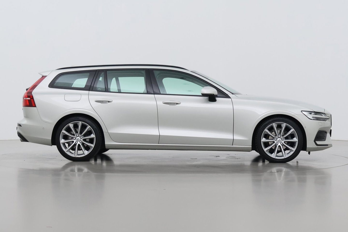 Volvo V60 2.0 D4 Inscription | Harman/Kardon | Pilot-assist | BLIS | Trekhaak | Stoelverwarming | Carplay | ACC