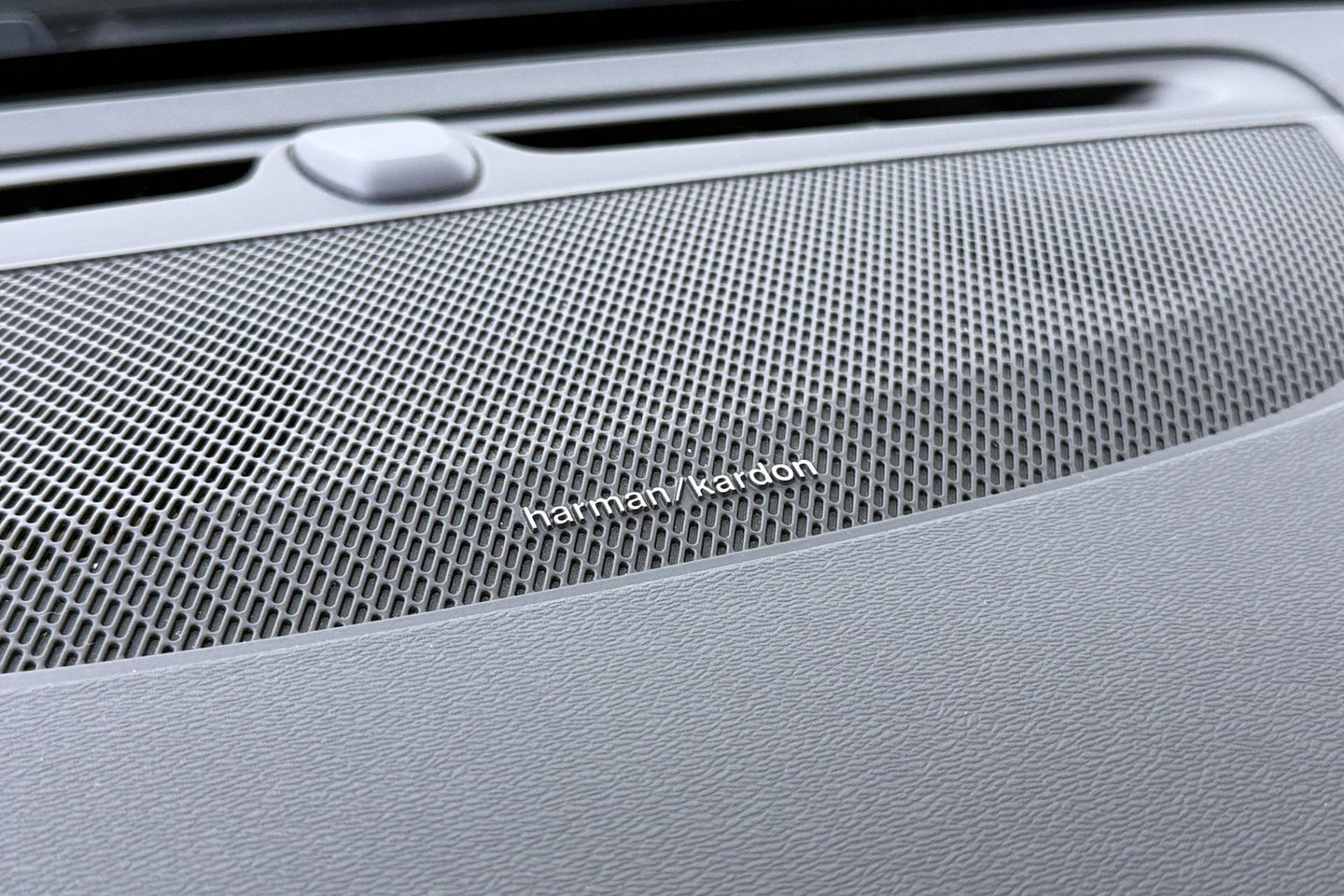 Volvo V60 2.0 D4 Inscription | Harman/Kardon | Pilot-assist | BLIS | Trekhaak | Stoelverwarming | Carplay | ACC