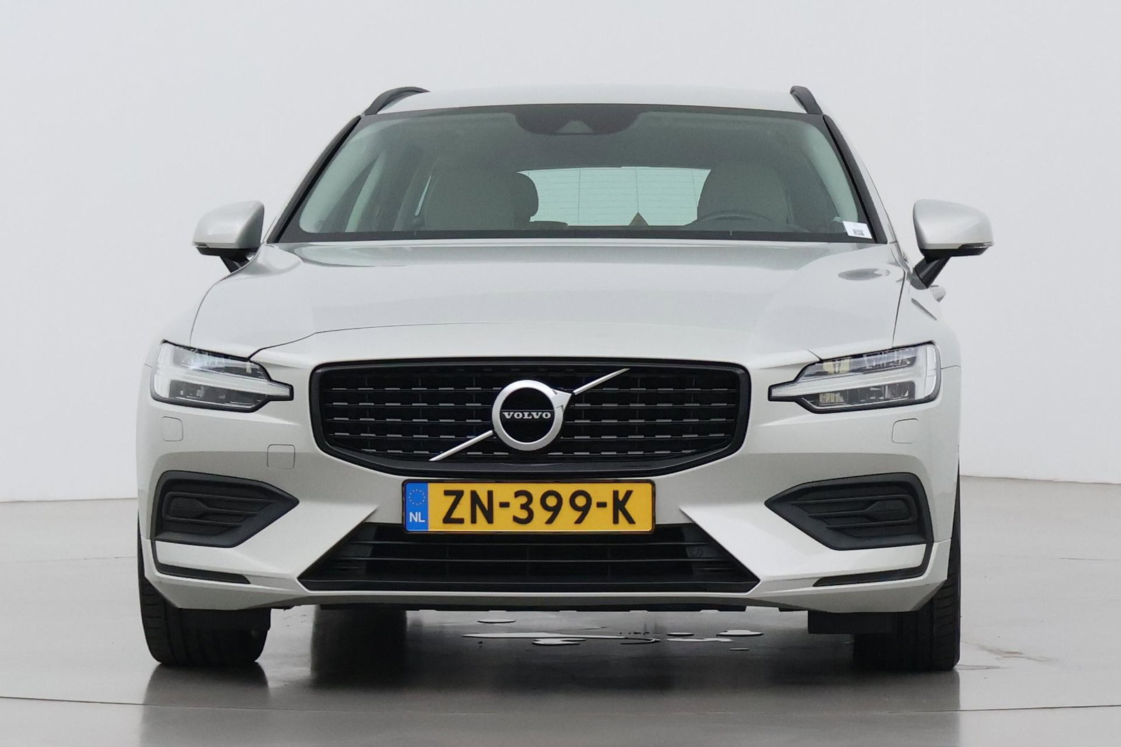 Volvo V60 2.0 D4 Inscription | Harman/Kardon | Pilot-assist | BLIS | Trekhaak | Stoelverwarming | Carplay | ACC