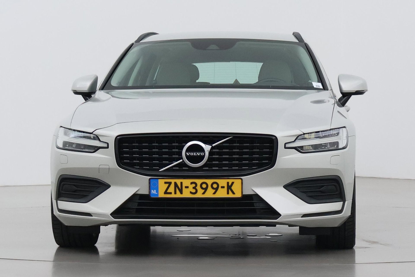 Volvo V60 2.0 D4 Inscription | Harman/Kardon | Pilot-assist | BLIS | Trekhaak | Stoelverwarming | Carplay | ACC