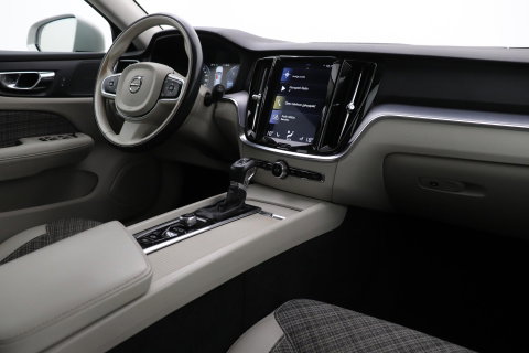 Volvo V60 2.0 D4 Inscription | Harman/Kardon | Pilot-assist | BLIS | Trekhaak | Stoelverwarming | Carplay | ACC