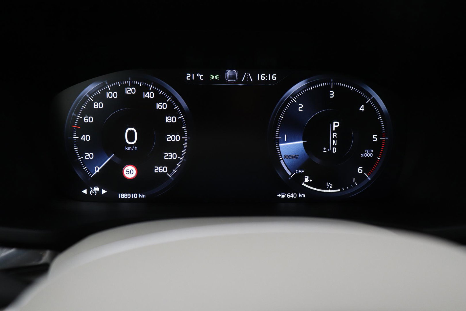 Volvo V60 2.0 D4 Inscription | Harman/Kardon | Pilot-assist | BLIS | Trekhaak | Stoelverwarming | Carplay | ACC