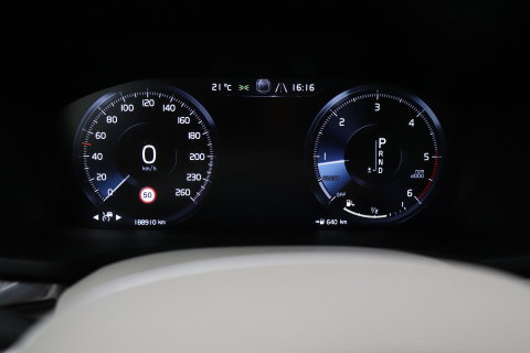 Volvo V60 2.0 D4 Inscription | Harman/Kardon | Pilot-assist | BLIS | Trekhaak | Stoelverwarming | Carplay | ACC