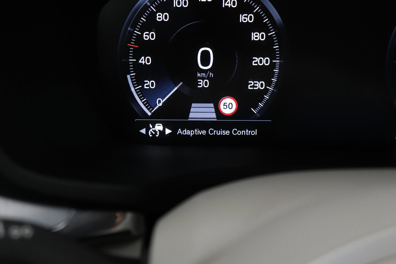 Volvo V60 2.0 D4 Inscription | Harman/Kardon | Pilot-assist | BLIS | Trekhaak | Stoelverwarming | Carplay | ACC