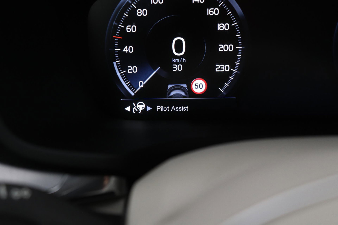 Volvo V60 2.0 D4 Inscription | Harman/Kardon | Pilot-assist | BLIS | Trekhaak | Stoelverwarming | Carplay | ACC