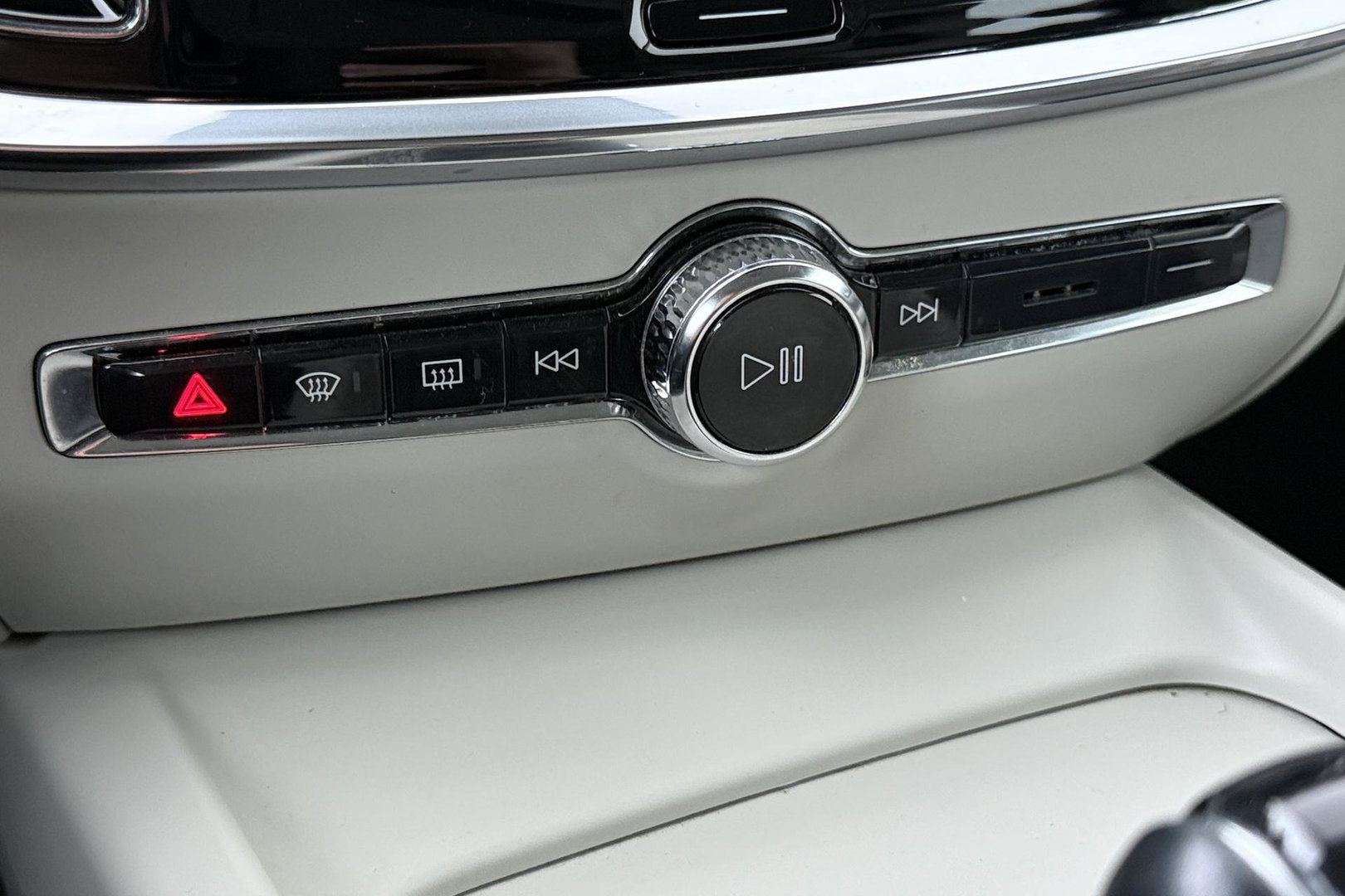 Volvo V60 2.0 D4 Inscription | Harman/Kardon | Pilot-assist | BLIS | Trekhaak | Stoelverwarming | Carplay | ACC