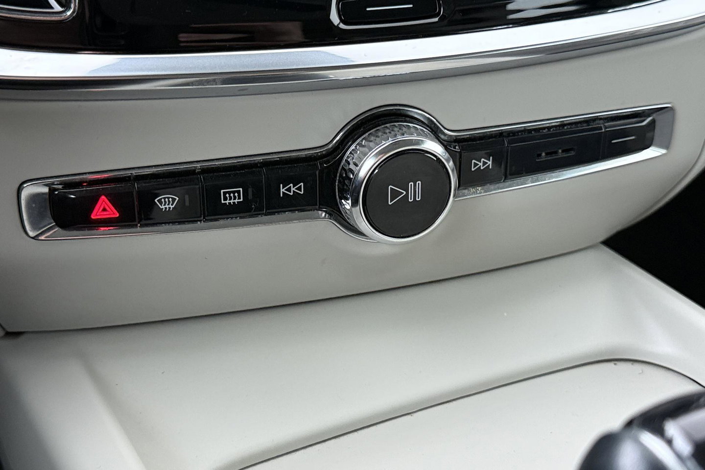 Volvo V60 2.0 D4 Inscription | Harman/Kardon | Pilot-assist | BLIS | Trekhaak | Stoelverwarming | Carplay | ACC