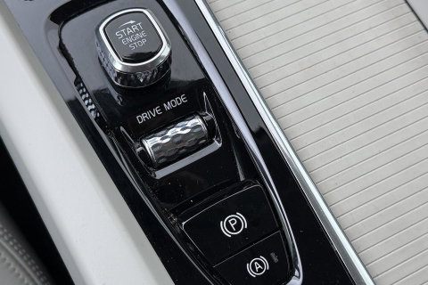 Volvo V60 2.0 D4 Inscription | Harman/Kardon | Pilot-assist | BLIS | Trekhaak | Stoelverwarming | Carplay | ACC