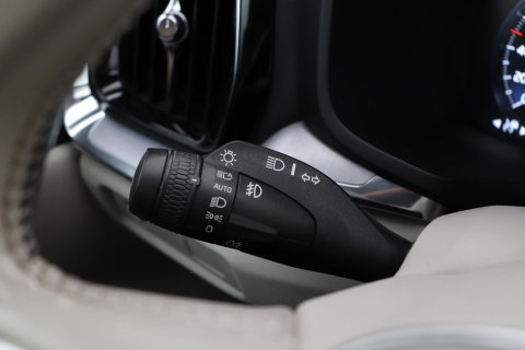 Volvo V60 2.0 D4 Inscription | Harman/Kardon | Pilot-assist | BLIS | Trekhaak | Stoelverwarming | Carplay | ACC