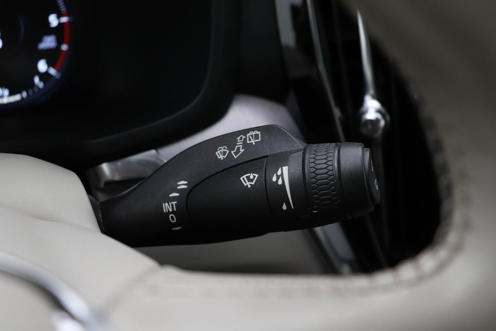 Volvo V60 2.0 D4 Inscription | Harman/Kardon | Pilot-assist | BLIS | Trekhaak | Stoelverwarming | Carplay | ACC