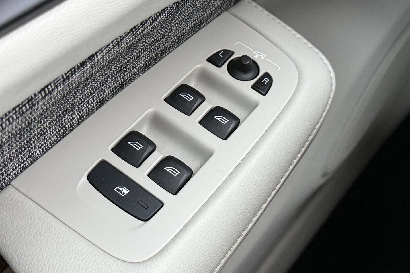 Volvo V60 2.0 D4 Inscription | Harman/Kardon | Pilot-assist | BLIS | Trekhaak | Stoelverwarming | Carplay | ACC