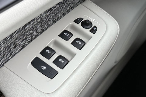Volvo V60 2.0 D4 Inscription | Harman/Kardon | Pilot-assist | BLIS | Trekhaak | Stoelverwarming | Carplay | ACC