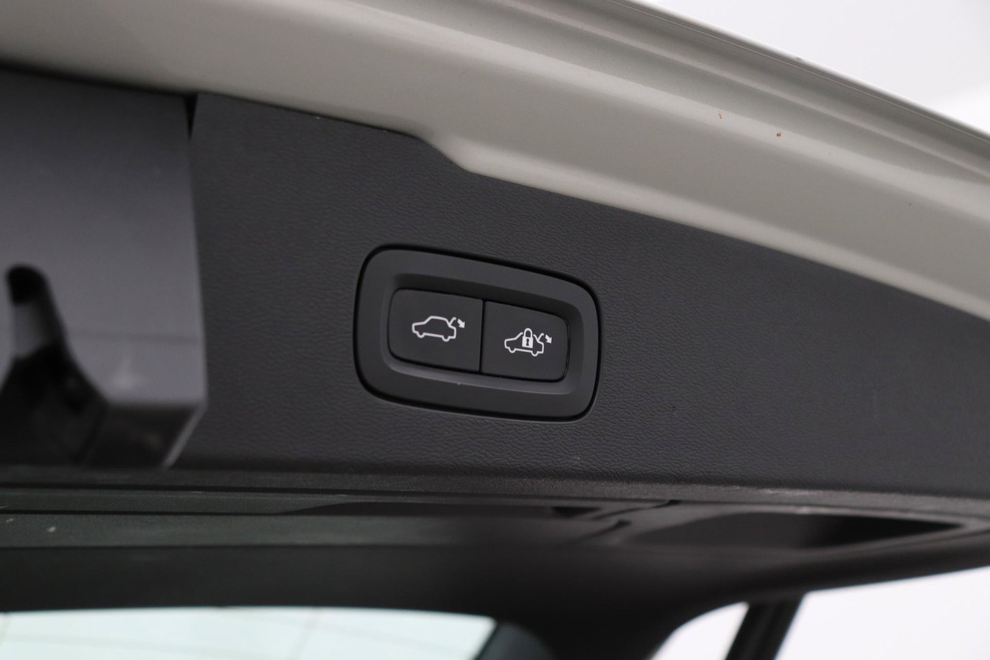 Volvo V60 2.0 D4 Inscription | Harman/Kardon | Pilot-assist | BLIS | Trekhaak | Stoelverwarming | Carplay | ACC