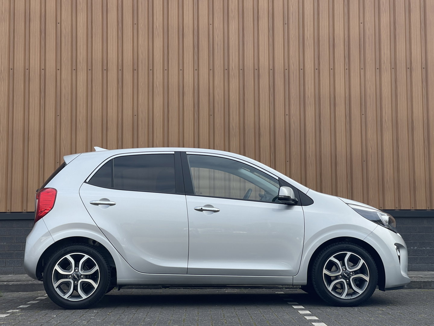 Kia Picanto 1.0 DPi DynamicPlusLine | Achteruitrijcamera | Keyless go/entry | Apple Carplay | Airconditioning |