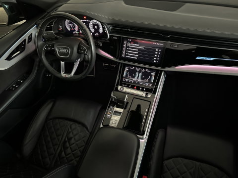 Audi Q8 60 TFSI e quattro Competition Pano|Carbon|Trekhaak|Massage