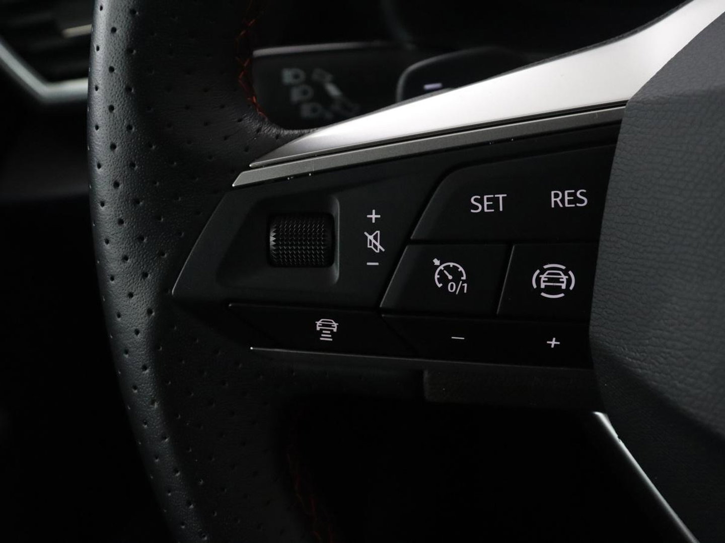 SEAT Leon 1.5 eTSI FR Business Intense