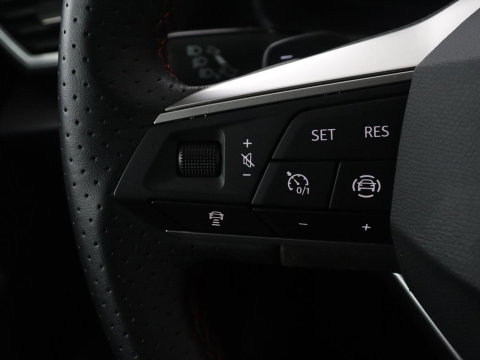 SEAT Leon 1.5 eTSI FR Business Intense