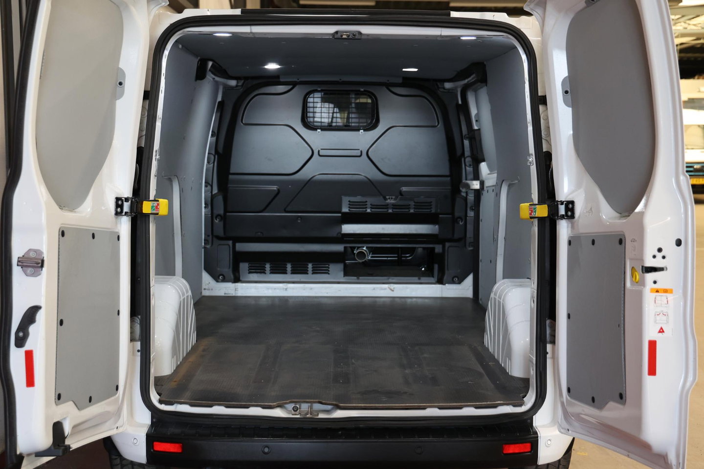 Ford Transit Custom 2.0 TDCI L2H1 AUTOMAAT