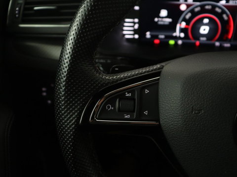 Škoda Superb Combi 1.5 TSI ACT Sportline Business | Leder/alcantara | Memory | Stoelverwarming | Virtueel dashboard | Park assist | Carplay | Navigatie | Climate control | Sfeerverlichting | Elektrische achterklep