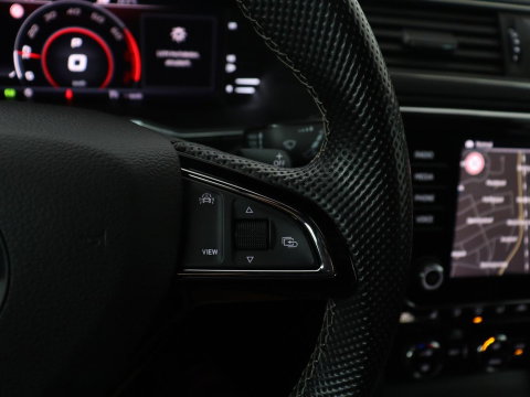 Škoda Superb Combi 1.5 TSI ACT Sportline Business | Leder/alcantara | Memory | Stoelverwarming | Virtueel dashboard | Park assist | Carplay | Navigatie | Climate control | Sfeerverlichting | Elektrische achterklep