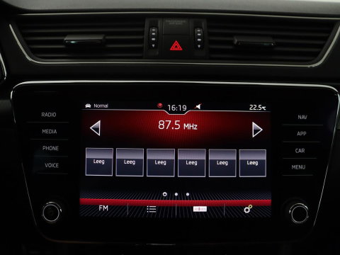 Škoda Superb Combi 1.5 TSI ACT Sportline Business | Leder/alcantara | Memory | Stoelverwarming | Virtueel dashboard | Park assist | Carplay | Navigatie | Climate control | Sfeerverlichting | Elektrische achterklep