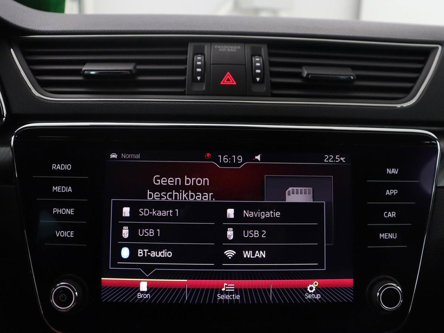 Škoda Superb Combi 1.5 TSI ACT Sportline Business | Leder/alcantara | Memory | Stoelverwarming | Virtueel dashboard | Park assist | Carplay | Navigatie | Climate control | Sfeerverlichting | Elektrische achterklep