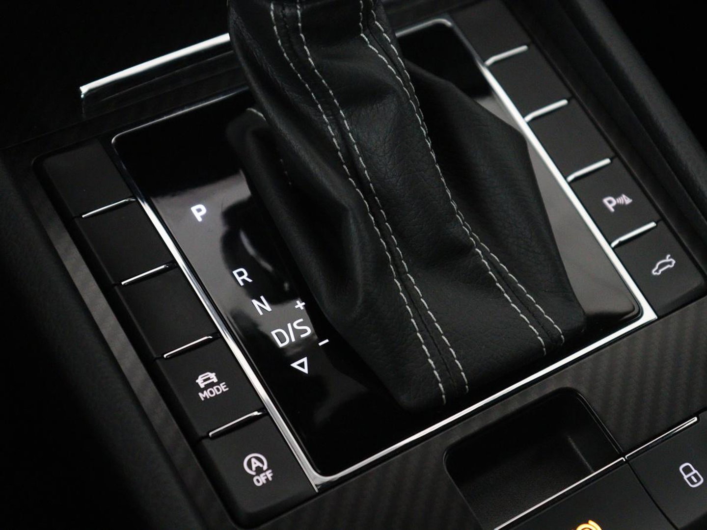 Škoda Superb Combi 1.5 TSI ACT Sportline Business | Leder/alcantara | Memory | Stoelverwarming | Virtueel dashboard | Park assist | Carplay | Navigatie | Climate control | Sfeerverlichting | Elektrische achterklep