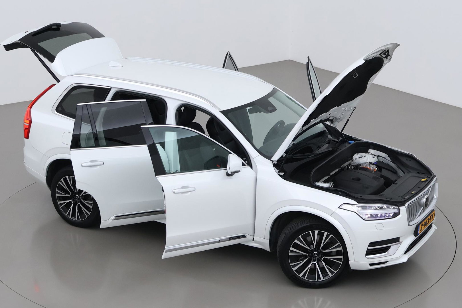 Volvo XC90 T8 Plus Bright | Harman/Kardon | Pilot Assist | BLIS | Stoel+Stuurverwarming | Standkachel | Keyless | Camera | Getint glas