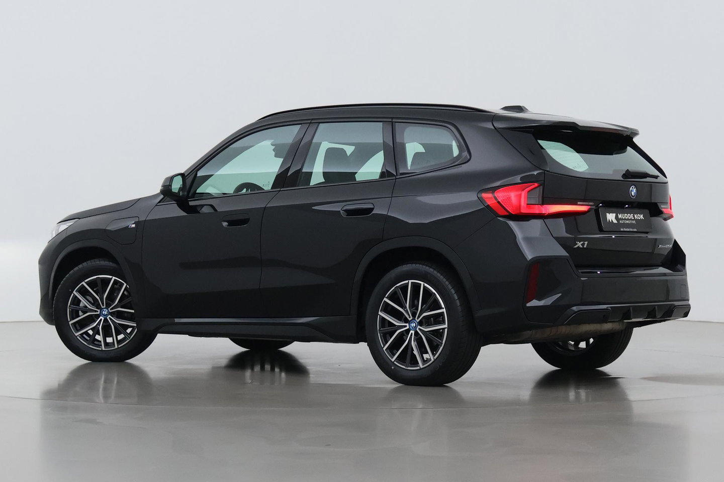 BMW X1 xDrive25e | M Sport | Adaptief M-onderstel | Camera | Adaptieve LED | Cruise Control | Stoelverwarming