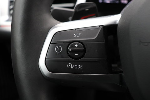 BMW X1 xDrive25e | M Sport | Adaptief M-onderstel | Camera | Adaptieve LED | Cruise Control | Stoelverwarming