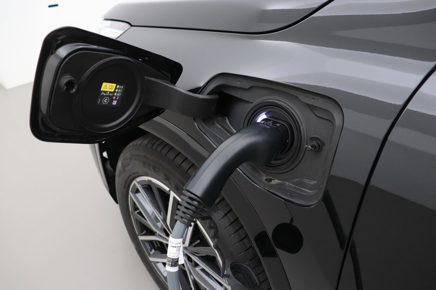 BMW X1 xDrive25e | M Sport | Adaptief M-onderstel | Camera | Adaptieve LED | Cruise Control | Stoelverwarming