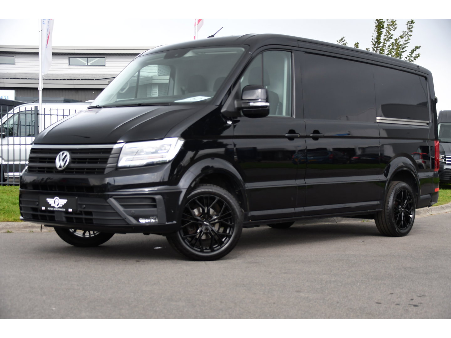 Volkswagen Crafter 2.0 TDI L3H2 Black Edition Adaptieve Cruise, Camera, Carplay, LED, 2 x Schuifdeur, 177pk, Automaat, Geveerde stoel, Massage Stoel, Trekhaak, Uniek!