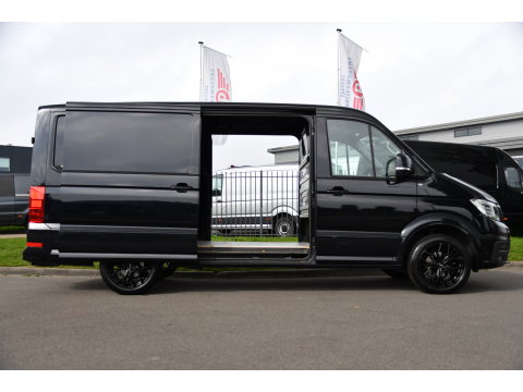 Volkswagen Crafter 2.0 TDI L3H2 Black Edition Adaptieve Cruise, Camera, Carplay, LED, 2 x Schuifdeur, 177pk, Automaat, Geveerde stoel, Massage Stoel, Trekhaak, Uniek!