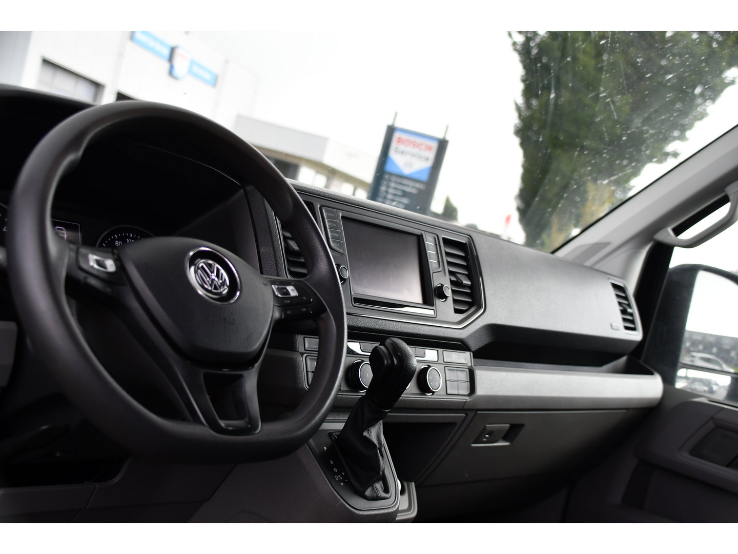 Volkswagen Crafter 2.0 TDI L3H2 Black Edition Adaptieve Cruise, Camera, Carplay, LED, 2 x Schuifdeur, 177pk, Automaat, Geveerde stoel, Massage Stoel, Trekhaak, Uniek!