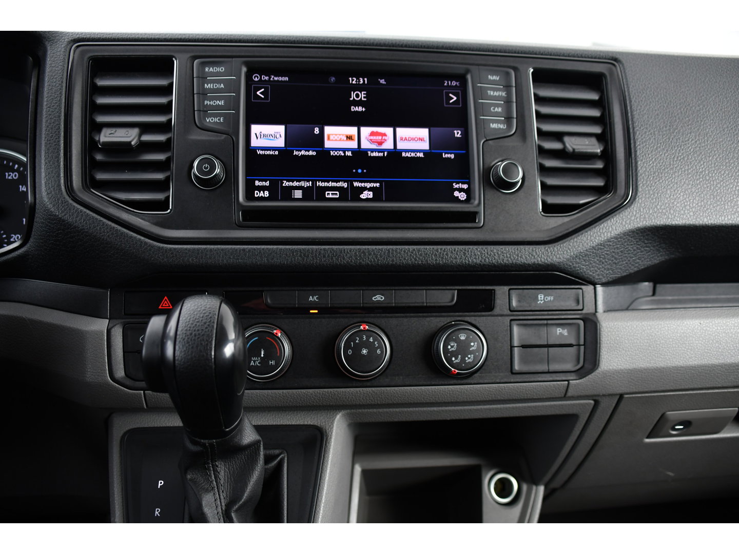 Volkswagen Crafter 2.0 TDI L3H2 Black Edition Adaptieve Cruise, Camera, Carplay, LED, 2 x Schuifdeur, 177pk, Automaat, Geveerde stoel, Massage Stoel, Trekhaak, Uniek!