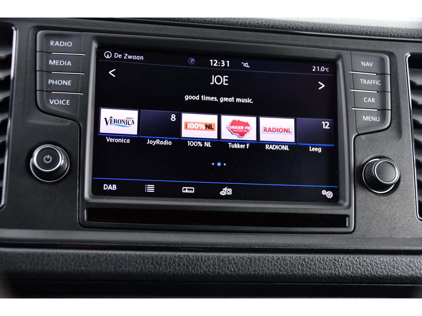 Volkswagen Crafter 2.0 TDI L3H2 Black Edition Adaptieve Cruise, Camera, Carplay, LED, 2 x Schuifdeur, 177pk, Automaat, Geveerde stoel, Massage Stoel, Trekhaak, Uniek!