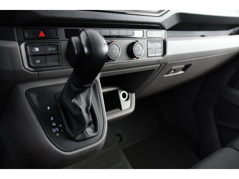 Volkswagen Crafter 2.0 TDI L3H2 Black Edition Adaptieve Cruise, Camera, Carplay, LED, 2 x Schuifdeur, 177pk, Automaat, Geveerde stoel, Massage Stoel, Trekhaak, Uniek!