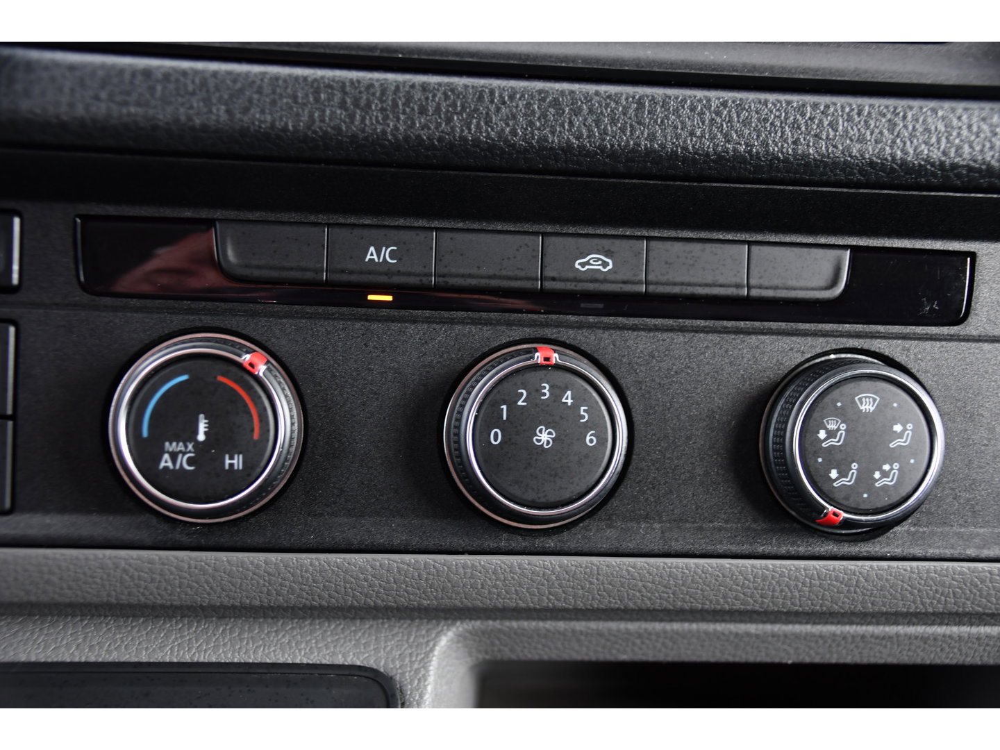 Volkswagen Crafter 2.0 TDI L3H2 Black Edition Adaptieve Cruise, Camera, Carplay, LED, 2 x Schuifdeur, 177pk, Automaat, Geveerde stoel, Massage Stoel, Trekhaak, Uniek!