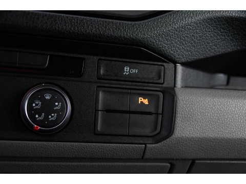 Volkswagen Crafter 2.0 TDI L3H2 Black Edition Adaptieve Cruise, Camera, Carplay, LED, 2 x Schuifdeur, 177pk, Automaat, Geveerde stoel, Massage Stoel, Trekhaak, Uniek!