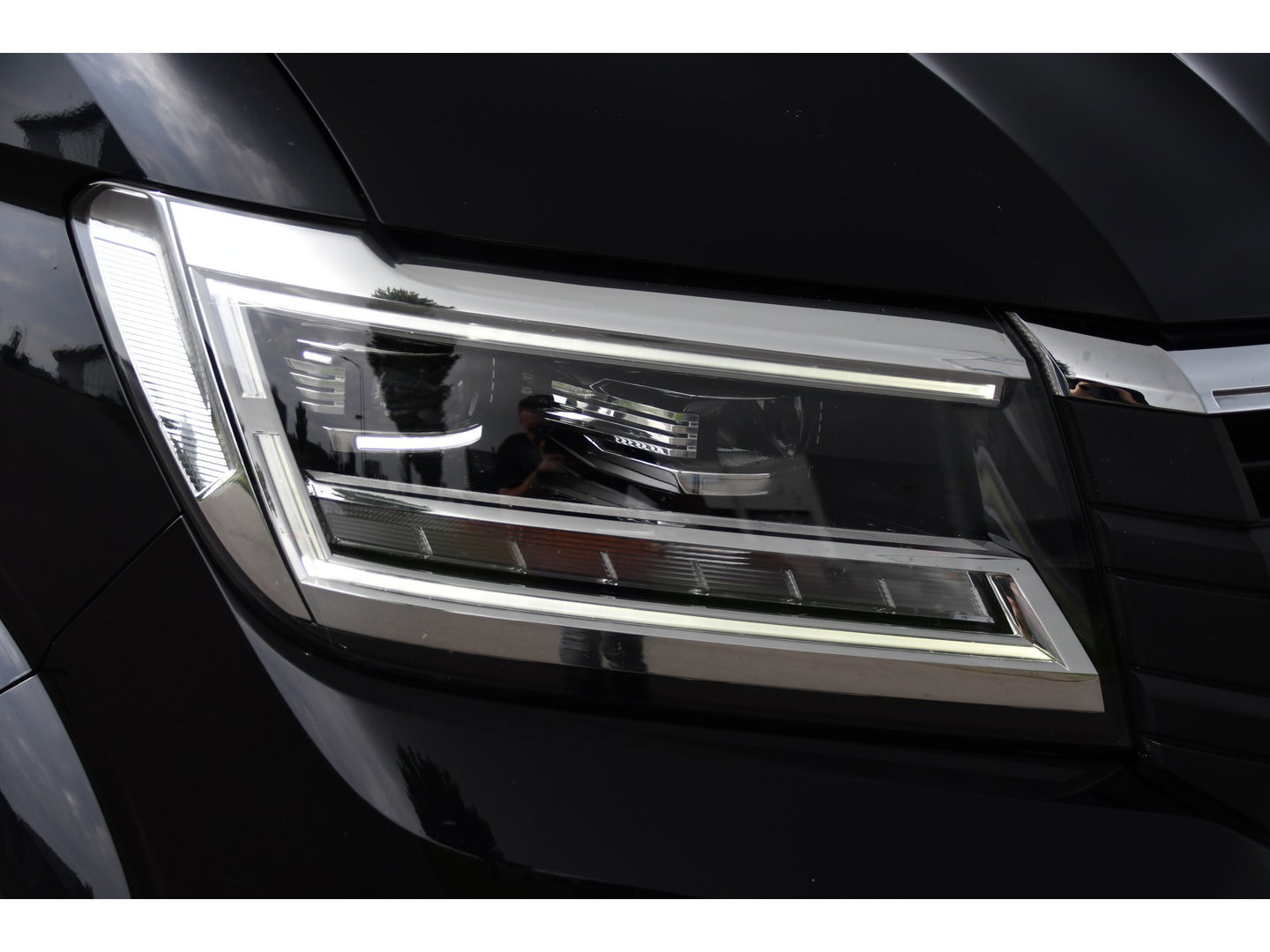 Volkswagen Crafter 2.0 TDI L3H2 Black Edition Adaptieve Cruise, Camera, Carplay, LED, 2 x Schuifdeur, 177pk, Automaat, Geveerde stoel, Massage Stoel, Trekhaak, Uniek!