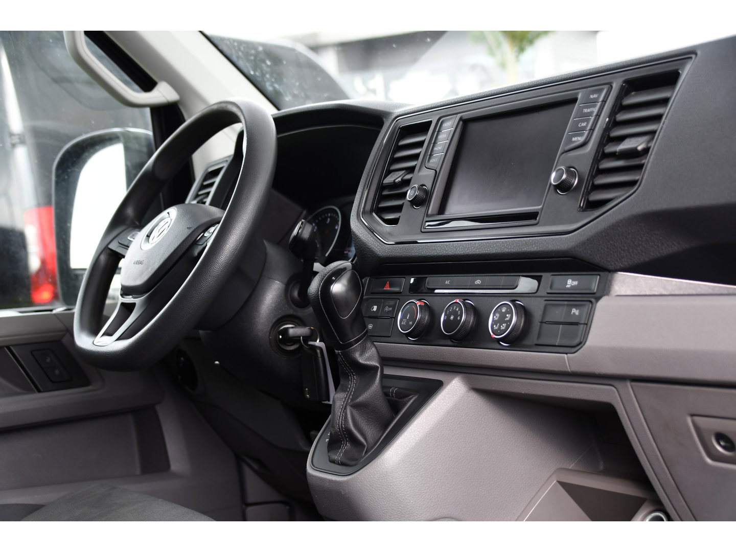 Volkswagen Crafter 2.0 TDI L3H2 Black Edition Adaptieve Cruise, Camera, Carplay, LED, 2 x Schuifdeur, 177pk, Automaat, Geveerde stoel, Massage Stoel, Trekhaak, Uniek!