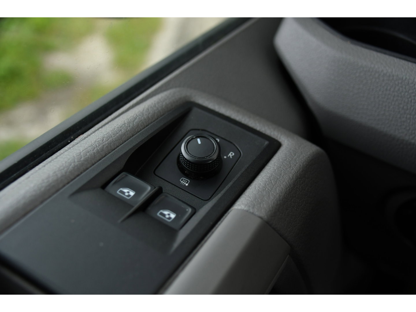 Volkswagen Crafter 2.0 TDI L3H2 Black Edition Adaptieve Cruise, Camera, Carplay, LED, 2 x Schuifdeur, 177pk, Automaat, Geveerde stoel, Massage Stoel, Trekhaak, Uniek!