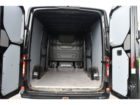 Volkswagen Crafter 2.0 TDI L3H2 Black Edition Adaptieve Cruise, Camera, Carplay, LED, 2 x Schuifdeur, 177pk, Automaat, Geveerde stoel, Massage Stoel, Trekhaak, Uniek!