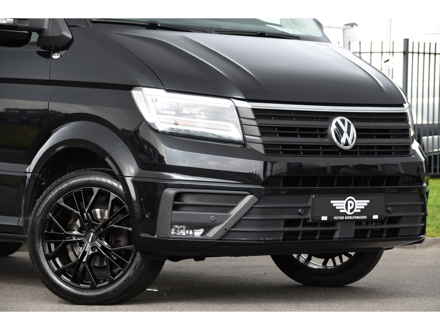 Volkswagen Crafter 2.0 TDI L3H2 Black Edition Adaptieve Cruise, Camera, Carplay, LED, 2 x Schuifdeur, 177pk, Automaat, Geveerde stoel, Massage Stoel, Trekhaak, Uniek!