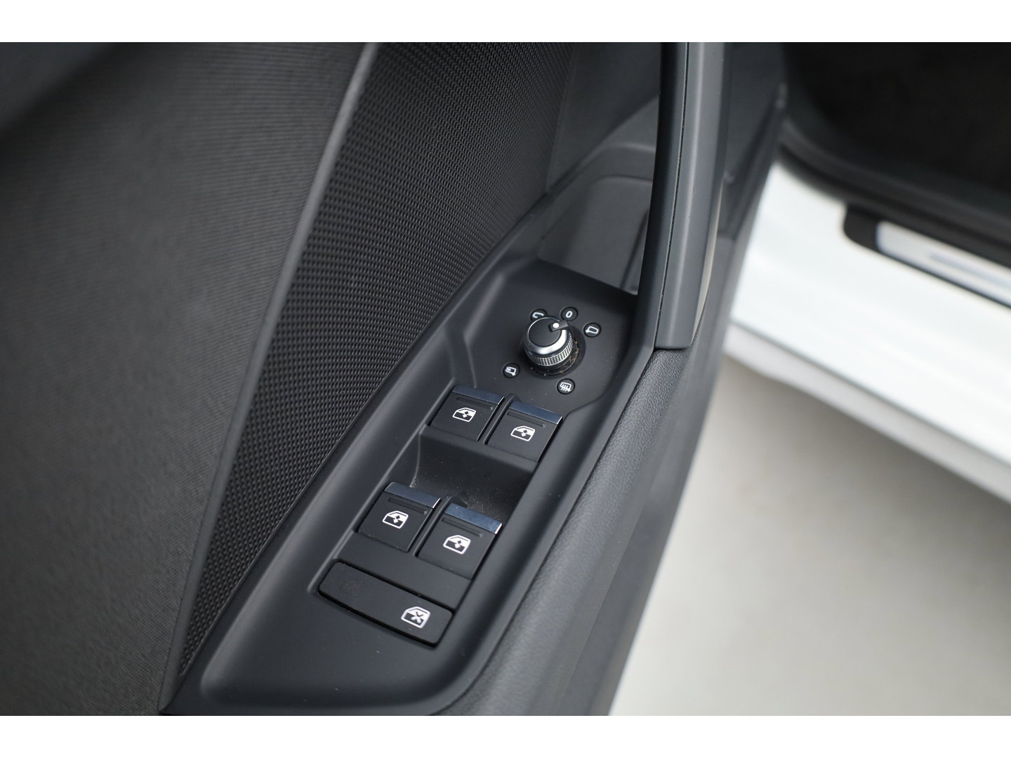Audi A3 Sportback 40 TFSI e S-Line Ext. | Rijklaar! | SOH 100% |  NAV + CarPlay | 19'' | Camera + PDC | Keyless | Cruise |