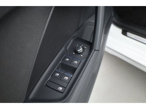 Audi A3 Sportback 40 TFSI e S-Line Ext. | Rijklaar! | SOH 100% |  NAV + CarPlay | 19'' | Camera + PDC | Keyless | Cruise |