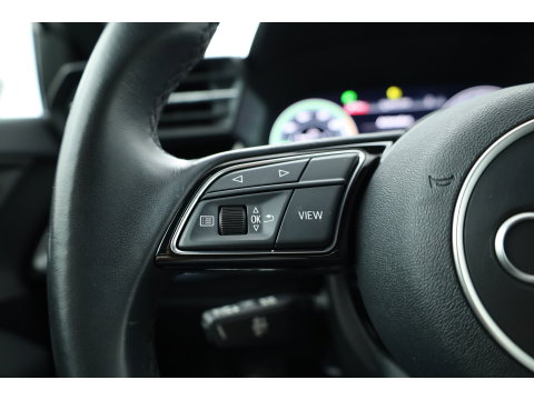 Audi A3 Sportback 40 TFSI e S-Line Ext. | Rijklaar! | SOH 100% |  NAV + CarPlay | 19'' | Camera + PDC | Keyless | Cruise |