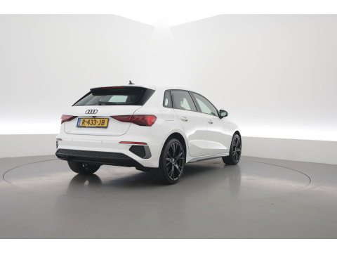 Audi A3 Sportback 40 TFSI e S-Line Ext. | Rijklaar! | SOH 100% |  NAV + CarPlay | 19'' | Camera + PDC | Keyless | Cruise |