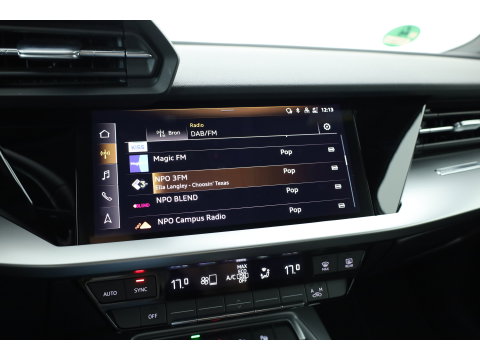 Audi A3 Sportback 40 TFSI e S-Line Ext. | Rijklaar! | SOH 100% |  NAV + CarPlay | 19'' | Camera + PDC | Keyless | Cruise |